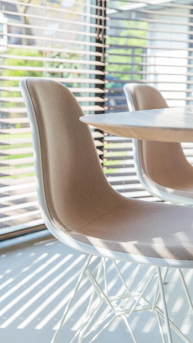 // VITRA // Shop nu vier Eames Plastic Chairs voor de prijs van drie bij Femkeido ✨ Deze mooie designklassieker kan in allerlei kleuren, stoffen en uitvoeringen. Kom je snel een kleurrijke configuratie maken bij ons? De actie geldt t/m 30 juni 2025

Shop Voorburg
📍Herenstraat 133

Shop Rotterdam 
📍Pannekoekstraat 56a

#femkeido #vitra #eames #eamesplasticchair #eameschair #interieurinspiratie #interieurwinkel #eethoek