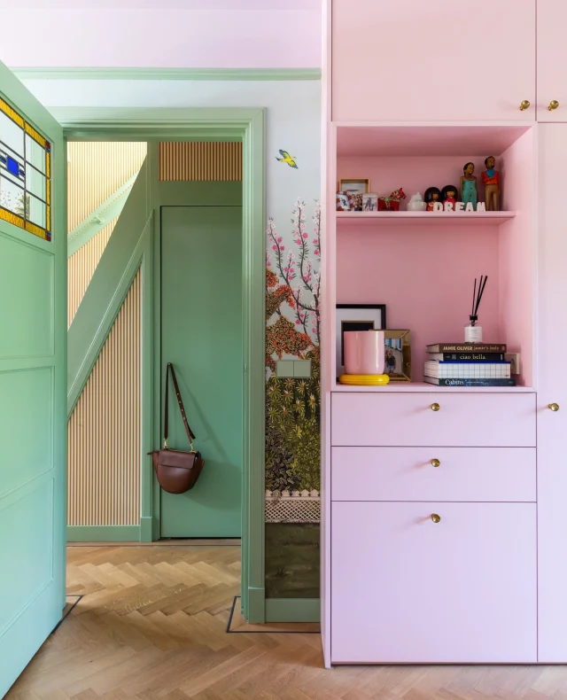 Gesloten - // ACTIE // Welkom in de nieuwe, kleurrijke woning van Femkeido founder Femke! 🌈 Een heerlijke, eclectische mix van kleuren, prints, texturen én natuurlijk ons eigen maatwerk. Geïnspireerd? Win interieuradvies van Femke zélf! 💬🎁⁠
⁠
Want eerlijk is eerlijk: Inspiratie is leuk, maar hoe vertaal je dat naar je eigen huis? Femke helpt je kiezen met kleuren, materialen, verlichting en meubels in een twee uur durend persoonlijk advies in onze studio in Voorburg!
⁠
TO WIN⁠
1. Laat je adviesvraag achter in de reactie⁠
2. Deel hem in je stories voor extra kans⁠
⁠
Op 10 juli trekken we uit alle reacties een winnaar! ✨️⁠